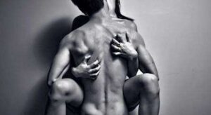 postura pareja sexo de pie