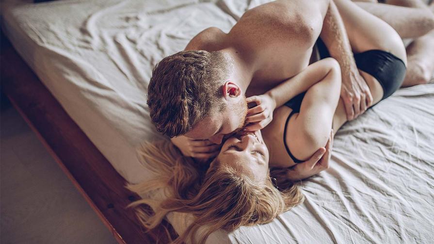 slow sex, pareja en la cama